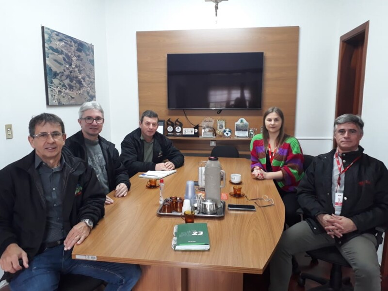 prefeito-municipal-recebe-consultores-de-negocios-da-rge